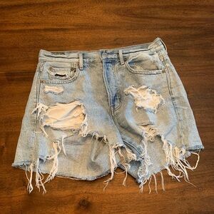 American Eagle Jean Shorts 90s Boyfriend Short Light Wash Distressed Women’s 4